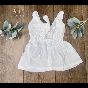 𝚍𝚛𝚎𝚜𝚜 𝚒𝚗 𝚝𝚑𝚎 𝚌𝚘𝚕𝚘𝚛 𝚠𝚑𝚒𝚝𝚎 𝚠𝚒𝚝𝚑 𝚝𝚒𝚎-𝚔𝚗𝚘𝚝